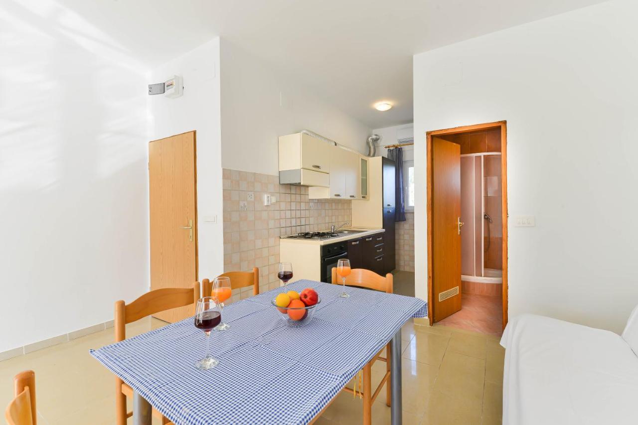 Apartments Adria 투라니 외부 사진