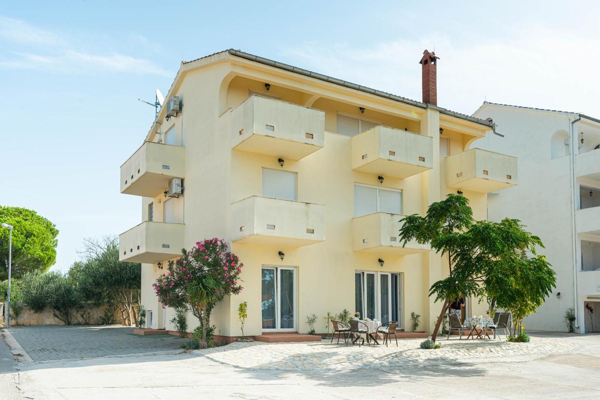 Apartments Adria 투라니 외부 사진